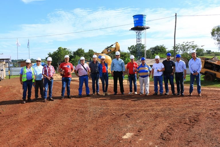 Conformidad de dirigentes deportivos con avance  para el estadio de Encarnación