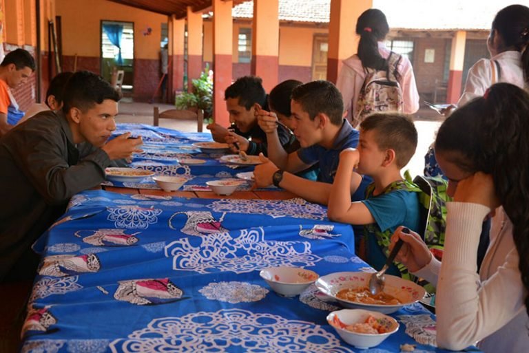Almuerzo escolar en Cambyretá beneficia a más de 700 estudiantes