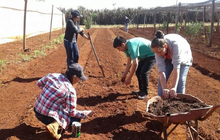 MAG lanzó al mercado laboral 1.080 jóvenes en mandos medios