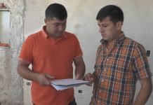 Policías salen al paso de denuncias de comerciante