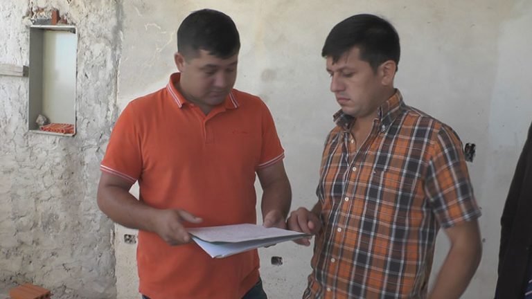 Policías salen al paso de denuncias de comerciante
