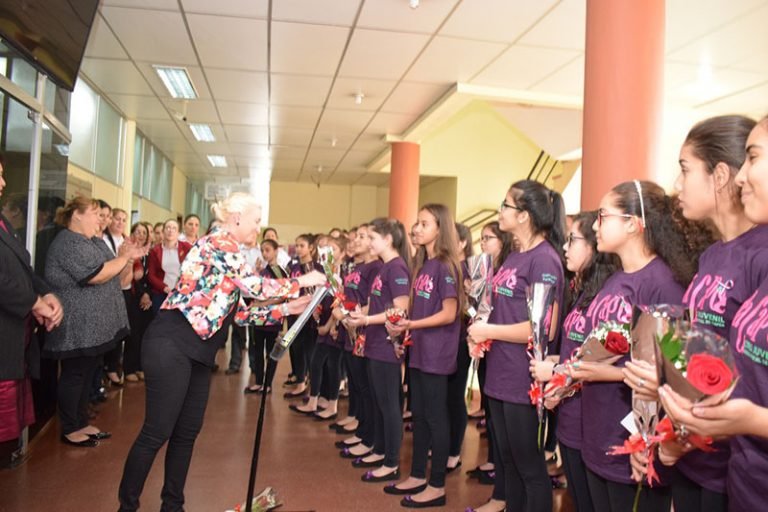 Coro Da Capo brinda un homenaje a las Madres en la Gobernación de Itapúa