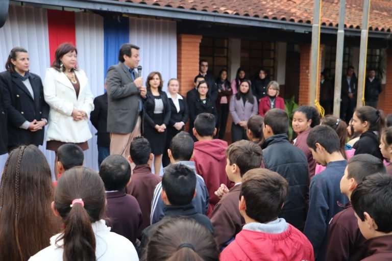 Ministro Aguilera da apertura a la segunda etapa del año lectivo en Coronel Bogado