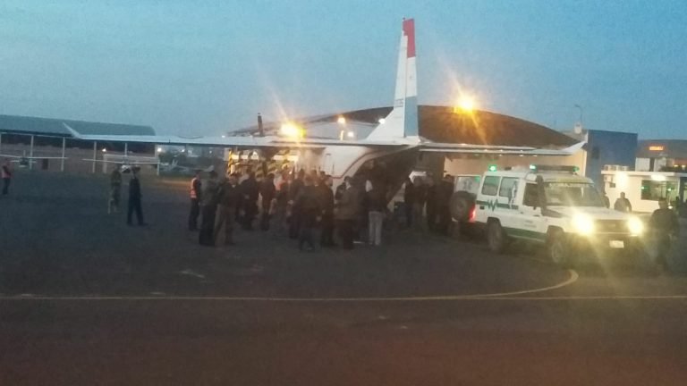Aterriza avión con restos mortales de la comitiva del MAG