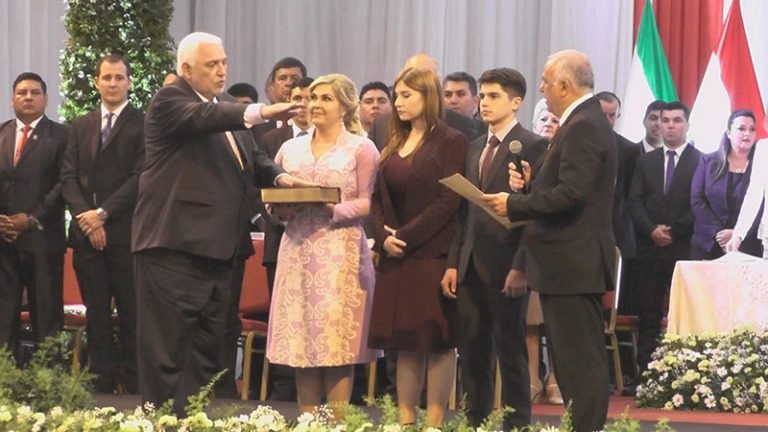 Tras jurar, gobernador Schmalko renueva sus compromisos Tras jurar, gobernador Schmalko renueva sus compromisos