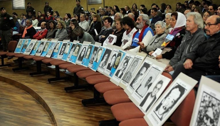 Comienza en Argentina juicio por crímenes contra 805 víctimas en dictadura Comienza en Argentina juicio por crímenes contra 805 víctimas en dictadura