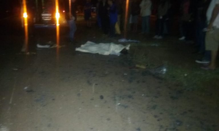 Motociclista fallece tras impactar contra una patrullera
