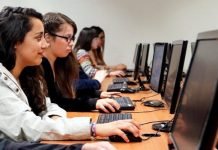 Las mujeres estudian cada vez más que los hombres pero siguen ganando menos