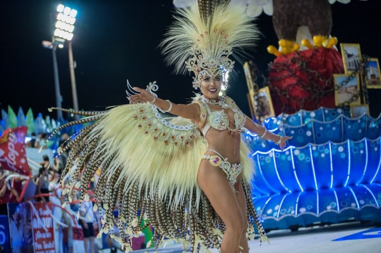 ¡Espectacular Primera Noche de Carnaval!!!