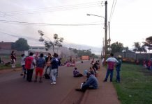 Manifestantes impiden salida de colectivos frente a las empresas en Posadas y el servicio se ve afectado
