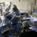 Cirugía robótica es herramienta efectiva en operaciones de precisión
