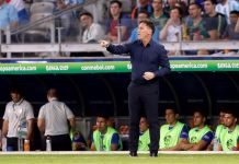 Berizzo destaca juego de la Albirroja ante Argentina