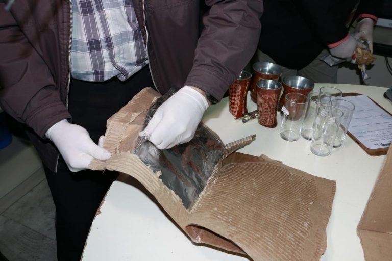 Cocaína en cajas de cartón de encomiendas aéreas