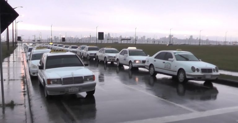 Mientras en Asunción hubo descontrol, en Encarnación, taxistas logran pre acuerdo