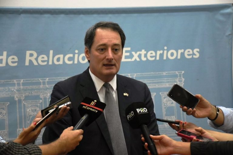Embajador de EE.UU señala respaldo al Gobierno en esfuerzos a favor de la transparencia