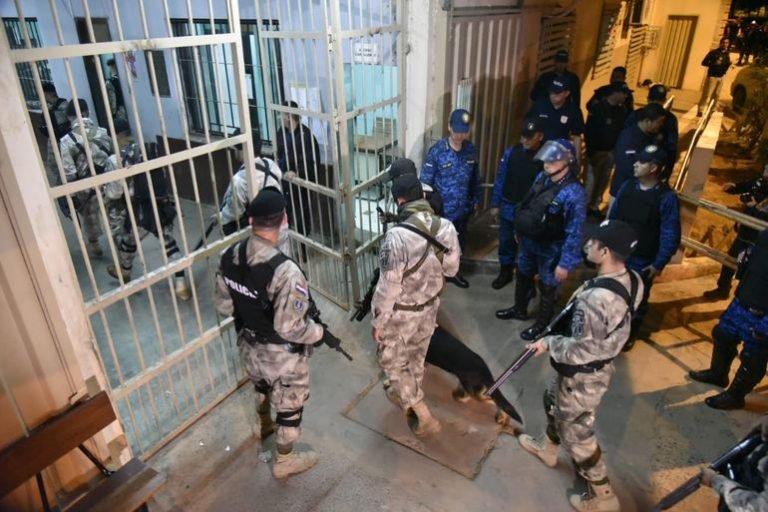 Madrugada con enormes cateos en principales cárceles del país