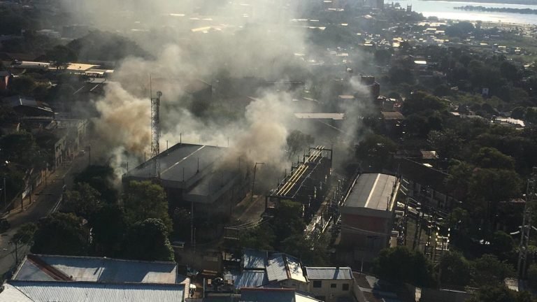 Importante incendio en estación de la ANDE