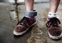 Reciben a expertos para avanzar en implementación de tobilleras electrónicas