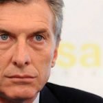 Mauricio Macri firma decreto para limitar la compra de divisa extranjera