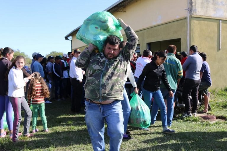 Pescadores de Ñeembucú reciben asistencia Pescadores de Ñeembucú reciben asistencia