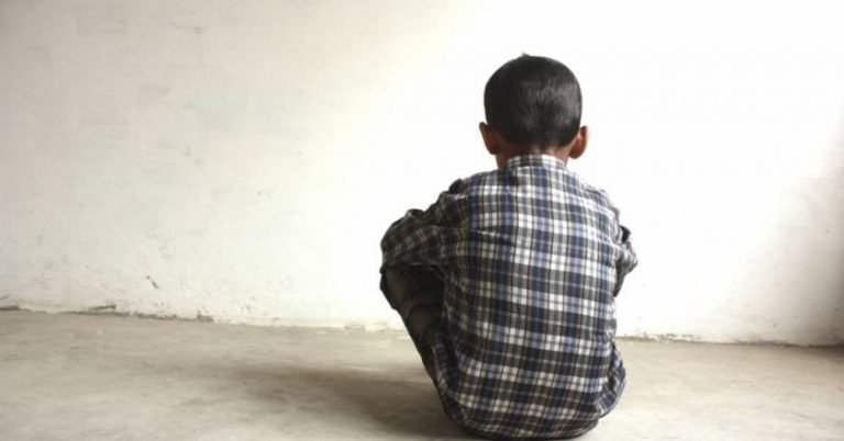 Imputan a docente que habría abusado sexualmente de un niño