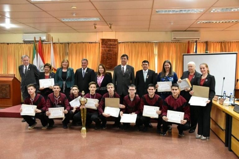 Junta Departamental itapuense entregó reconocimientos