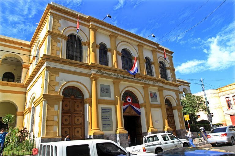 Multas de Tributación: Plantean bajar 3% el pago a funcionarios Multas de Tributación: Plantean bajar 3% el pago a funcionarios