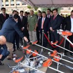 Gobierno entrega desmalezadoras adquiridas por la EBY para reforzar limpieza contra el dengue