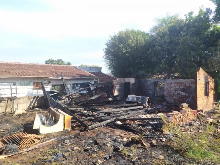 Encarnación: Una mujer incendió su vivienda y se dio a la fuga