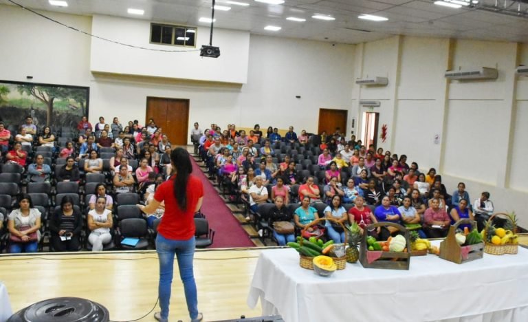 Se capacitó a Cocineras del Programa Almuerzo Escolar de la Gobernación de Itapúa