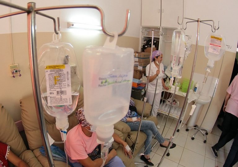 Salud recibe a unos 3.000 pacientes nuevos con cáncer por año Salud recibe a unos 3.000 pacientes nuevos con cáncer por año