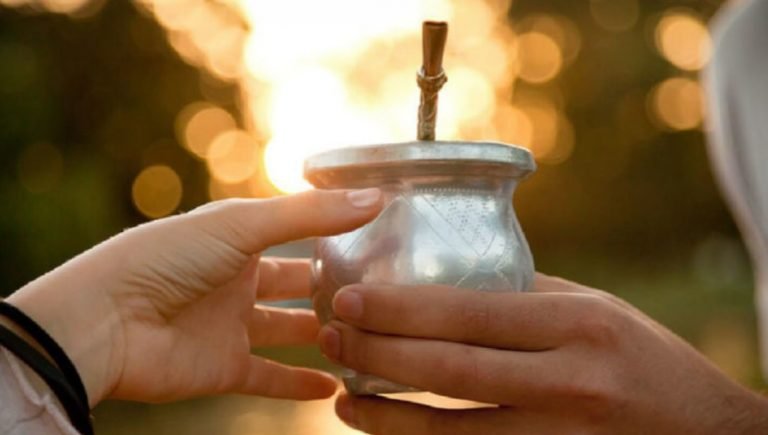 Mate, tereré y Covid-19: cuando compartir es peligroso