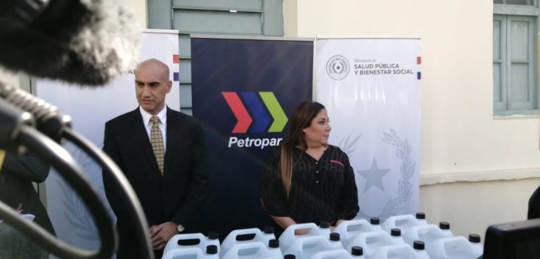 Petropar dona 10 mil litros de alcohol diluido al Ministerio de Salud
