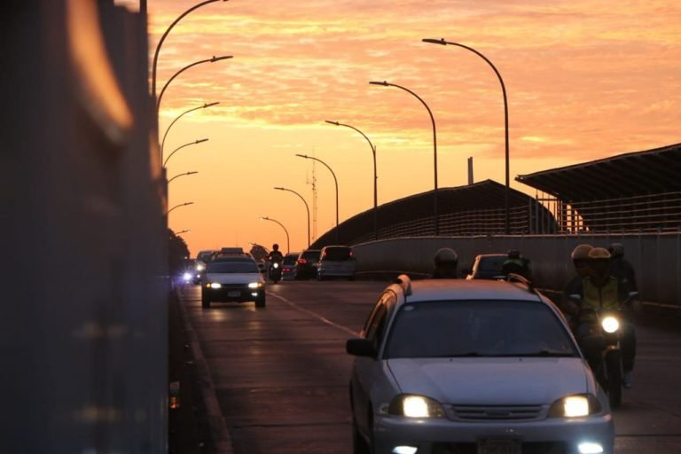 Paraguay registra 11 casos de covid-19 y el gobierno cierra el Puente de la Amistad