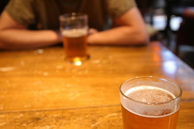 Coronavirus: ¿Por qué la OMS recomienda no consumir alcohol durante la pandemia?