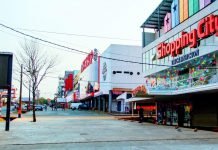 Desesperados, comerciantes piden autorización para aperturas de locales