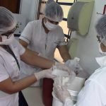 Universitarios siguen elaborando alcohol en gel y hidroalcohol