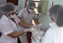 Universitarios siguen elaborando alcohol en gel y hidroalcohol