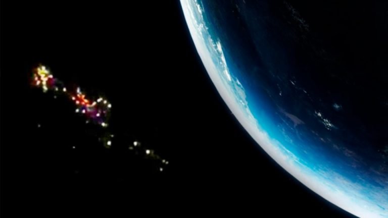 Impactante: la Estación Espacial Internacional grabó el paso de decenas de ovnis Impactante: la Estación Espacial Internacional grabó el paso de decenas de ovnis