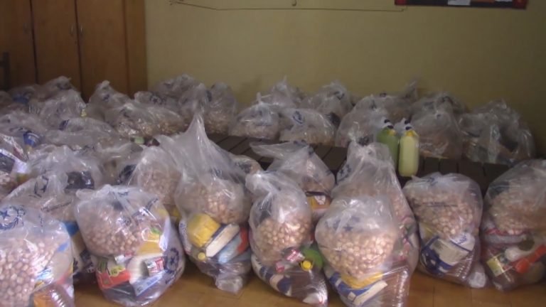 Entregan víveres a padres de niños del Programa Abrazo