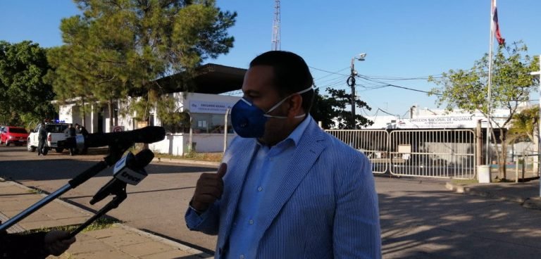 Denuncian que Aduanas sigue reteniendo cargamento de insumos médicos provenientes de China Denuncian que Aduanas sigue reteniendo cargamento de insumos médicos provenientes de China