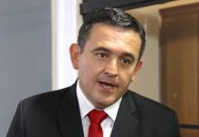 Eduardo Petta se autofelicita en redes sociales por trabajar incluso domingos