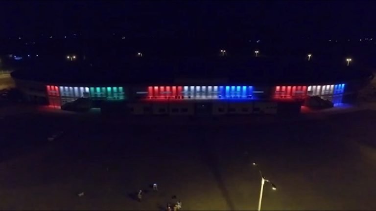 Prueban iluminación externa del estadio de la Liga Encarnacena