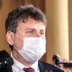 Anuncian que la siguiente semana podría reducir el precio del combustible