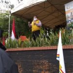 Intendente Yd traslada su despacho al patio de su vivienda