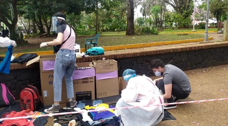 Joven Encarnacena lleva adelante la campaña “Abrigate”