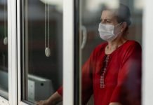 UE mantiene recomendación de 14 días de cuarentena por contacto con positivo