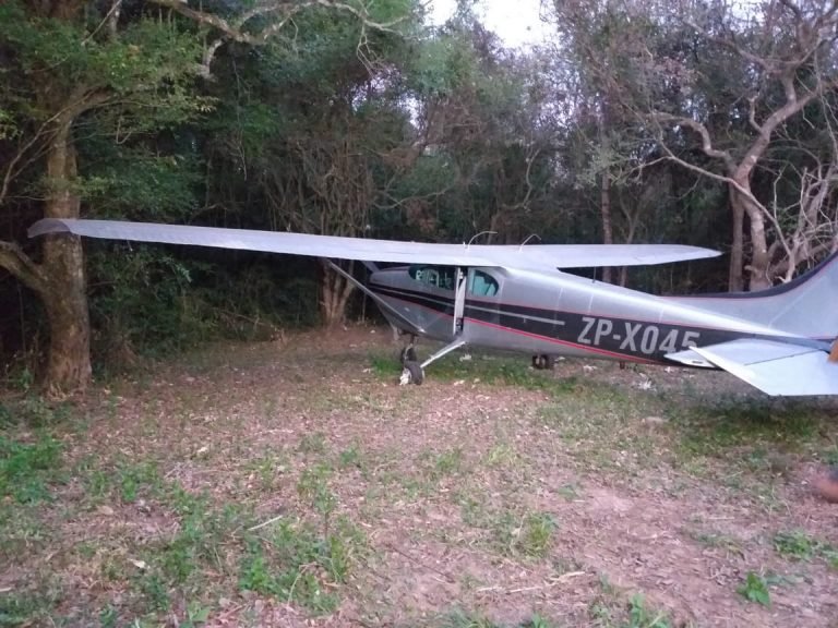 Hallan una avioneta abandonada en General Artigas