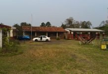 Ladrones sin vergüenzas llevan hasta un inodoro de una escuela