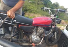 Policías recuperan motocicleta hurtada